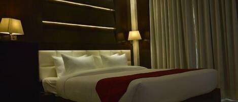 Dobbeltrom – deluxe, 1 soverom | Minibar, safe på rommet, strykejern/-brett og wi-fi (inkludert)