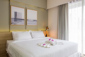 Quarto casal luxo | Roupas de cama antialérgicas, cofres nos quartos, cortinas blackout