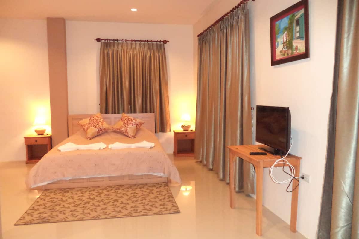 suite | desk, free wifi