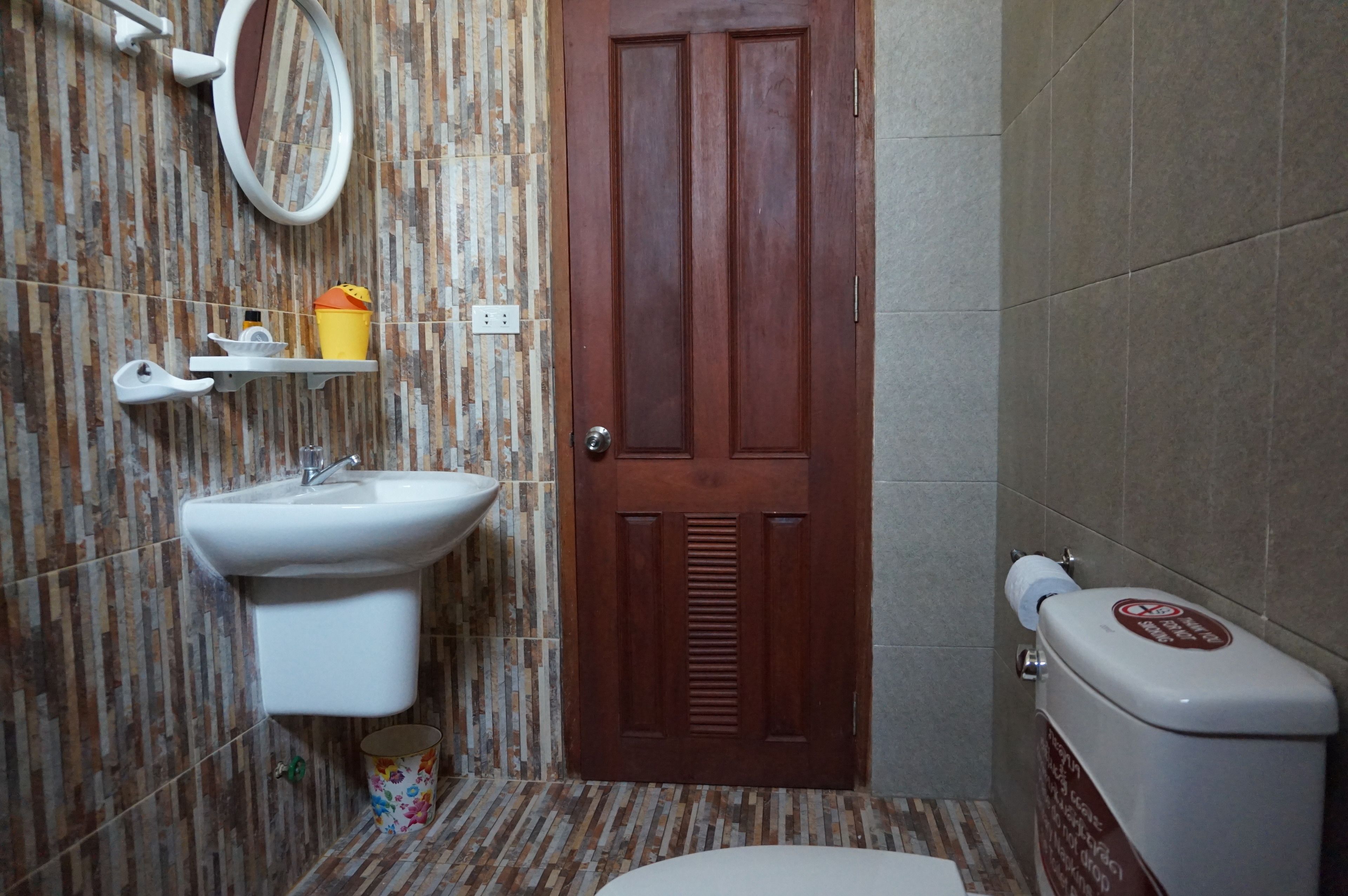 shower, free toiletries, hair dryer, slippers