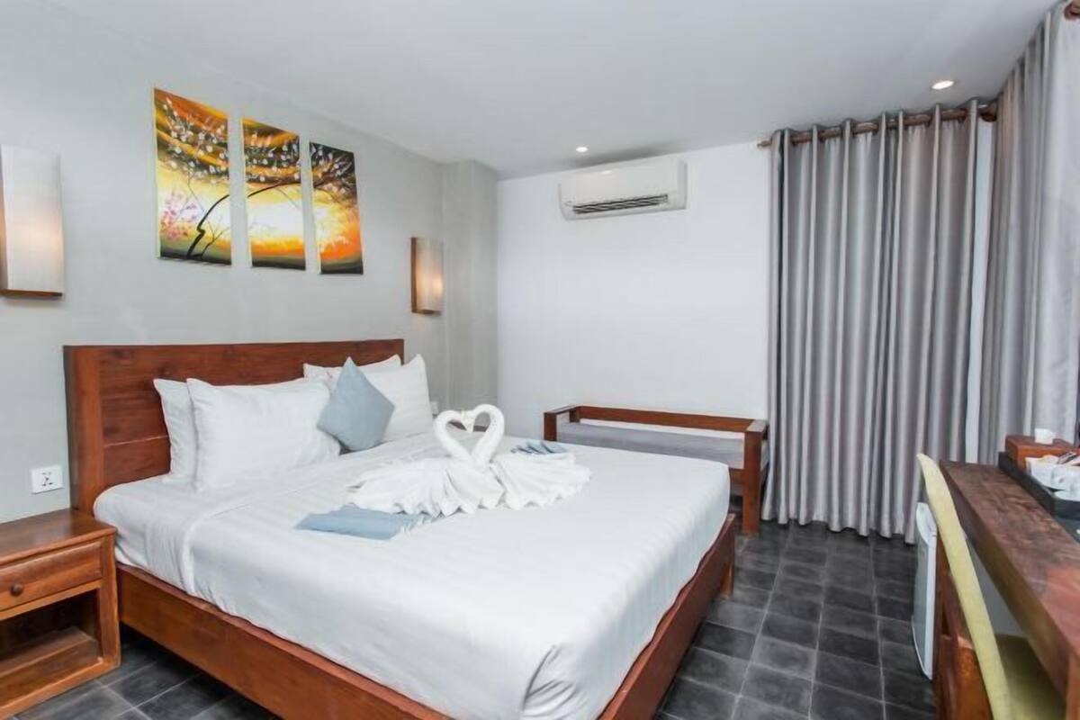 1 bedroom, Egyptian cotton sheets, premium bedding, minibar