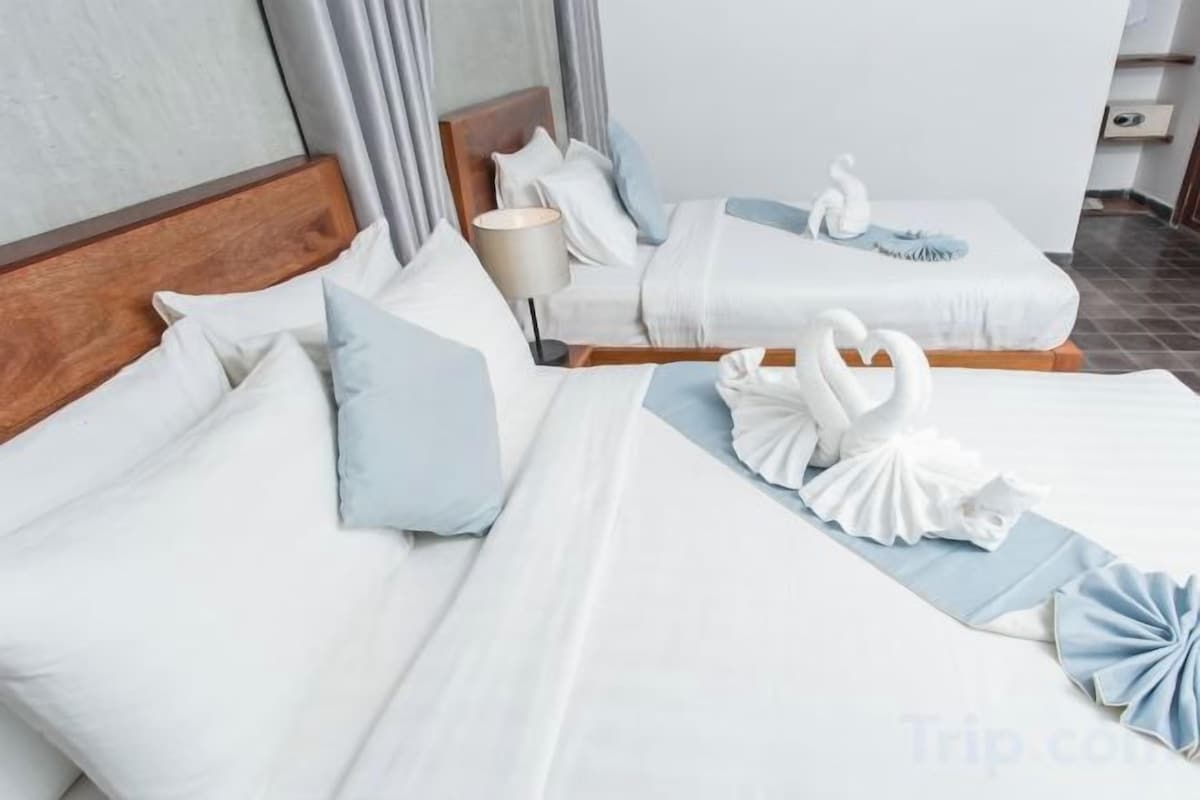 Seprai katun Mesir, seprai premium, minibar, dan brankas