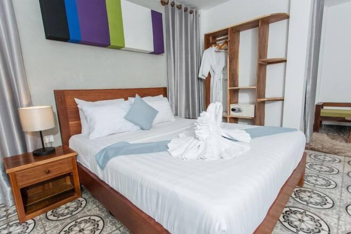 1 bedroom, Egyptian cotton sheets, premium bedding, minibar