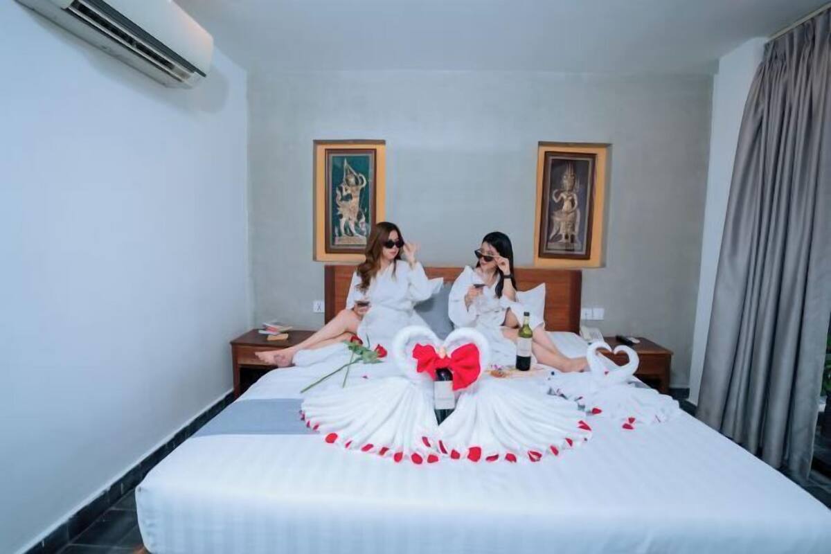 1 bedroom, Egyptian cotton sheets, premium bedding, minibar