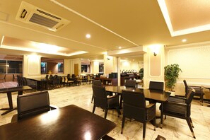 Breakfast and dinner served - Spring Sunny Hotel Nagoya Tokoname (Tokoname)