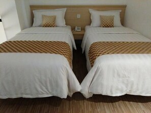 Desk, free WiFi - Sare Hotel (Jakarta)