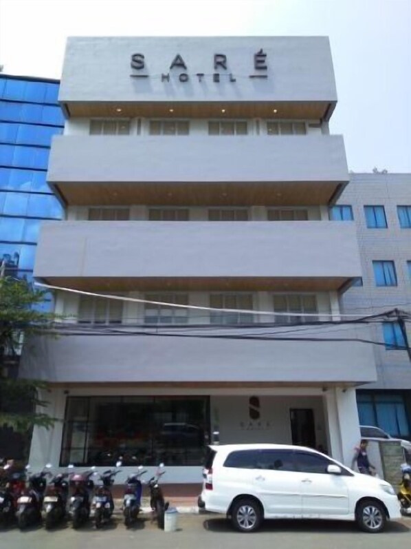 A hotel named SARE with a modern design, featuring a flat roof and a large entrance. - Sare Hotel (Jakarta)