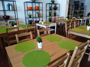 Se sirven desayunos, comidas y cenas 