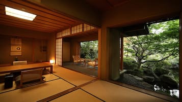 Detached Japanese-style Room | Down comforters, in-room safe, free WiFi, bed sheets