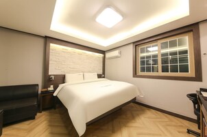 Standard Room | Down comforters, soundproofing, free WiFi, bed sheets