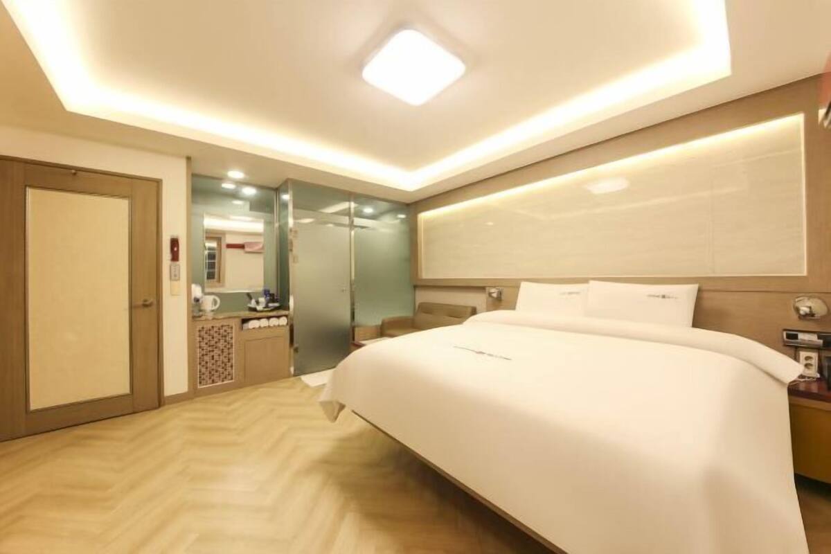 Down comforters, soundproofing, WiFi (free), bed sheets