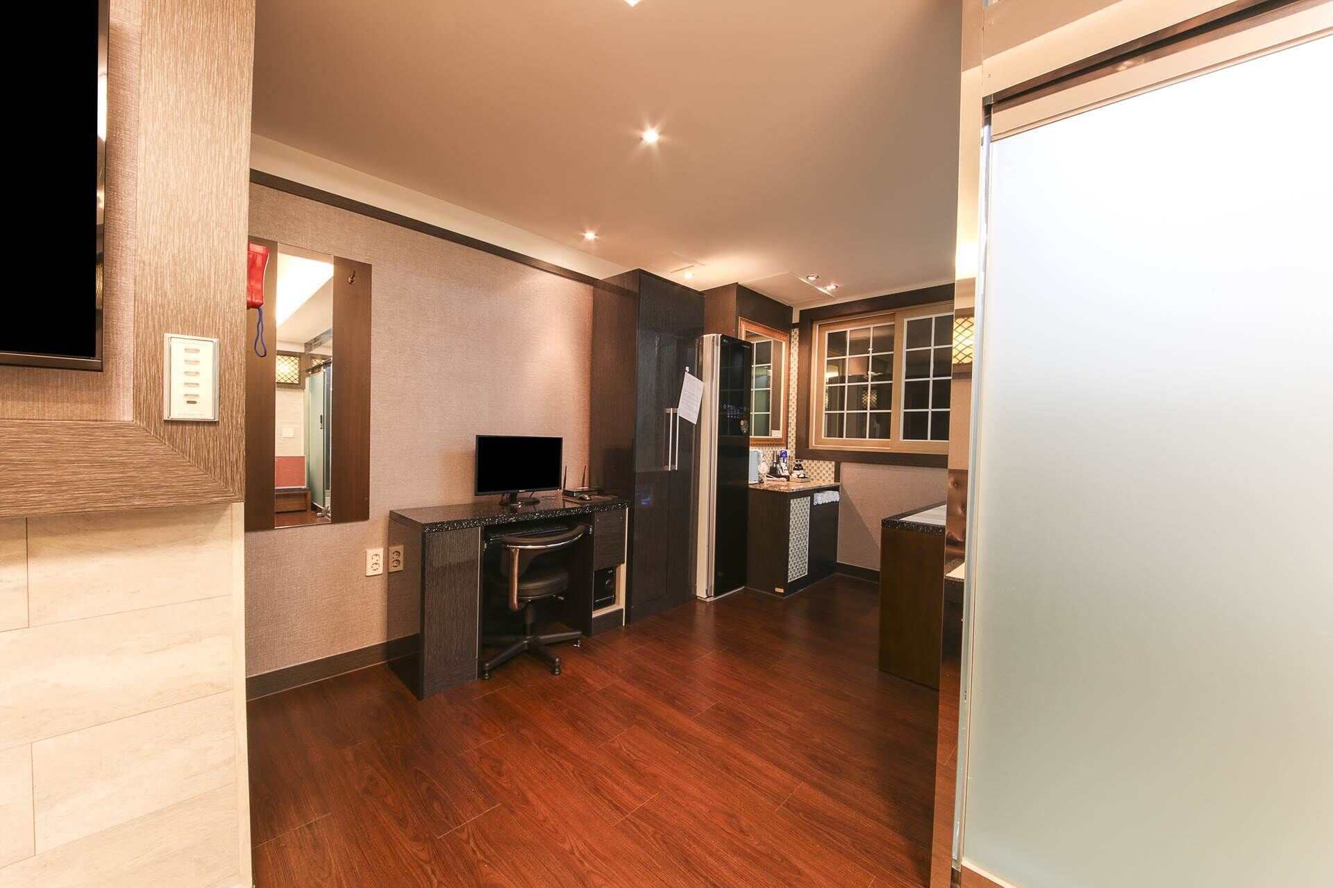 deluxe double room | 1 bedroom, down duvets, soundproofing, free wifi