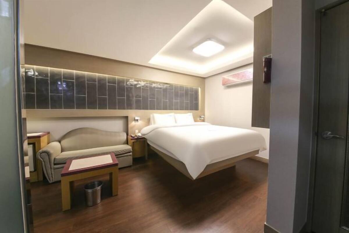 Down comforters, soundproofing, WiFi (free), bed sheets