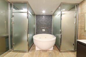 Deluxe Double Room | Down duvets, soundproofing, free WiFi, bed sheets - Sugar Hotel (Gyeongju)