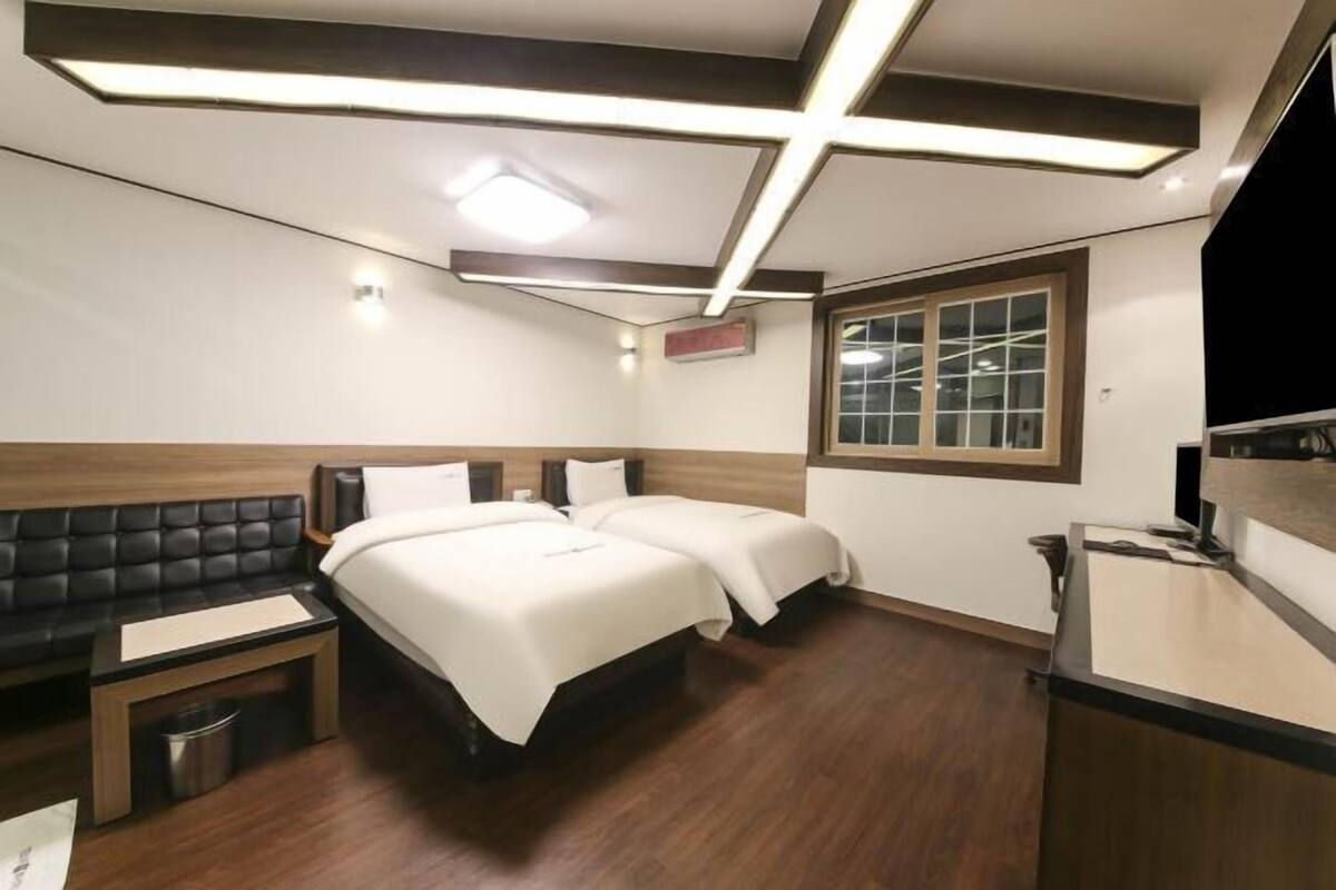 Down comforters, soundproofing, WiFi (free), bed sheets