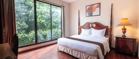 In-room safe, desk, blackout curtains, free WiFi