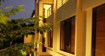 Arimbi Pejaten Suites