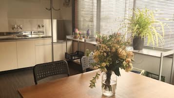 Standard Room, Non Smoking (2 Single Beds and 3 Japanese Futon) | In-room dining