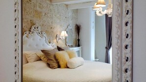 Suíte panorâmica, sacada, vista para o mar | Roupas de cama premium, edredons de pluma