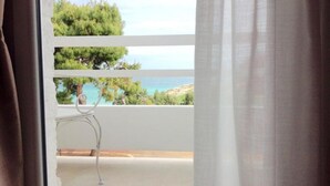 Suíte panorâmica, sacada, vista para o mar | Vista do quarto