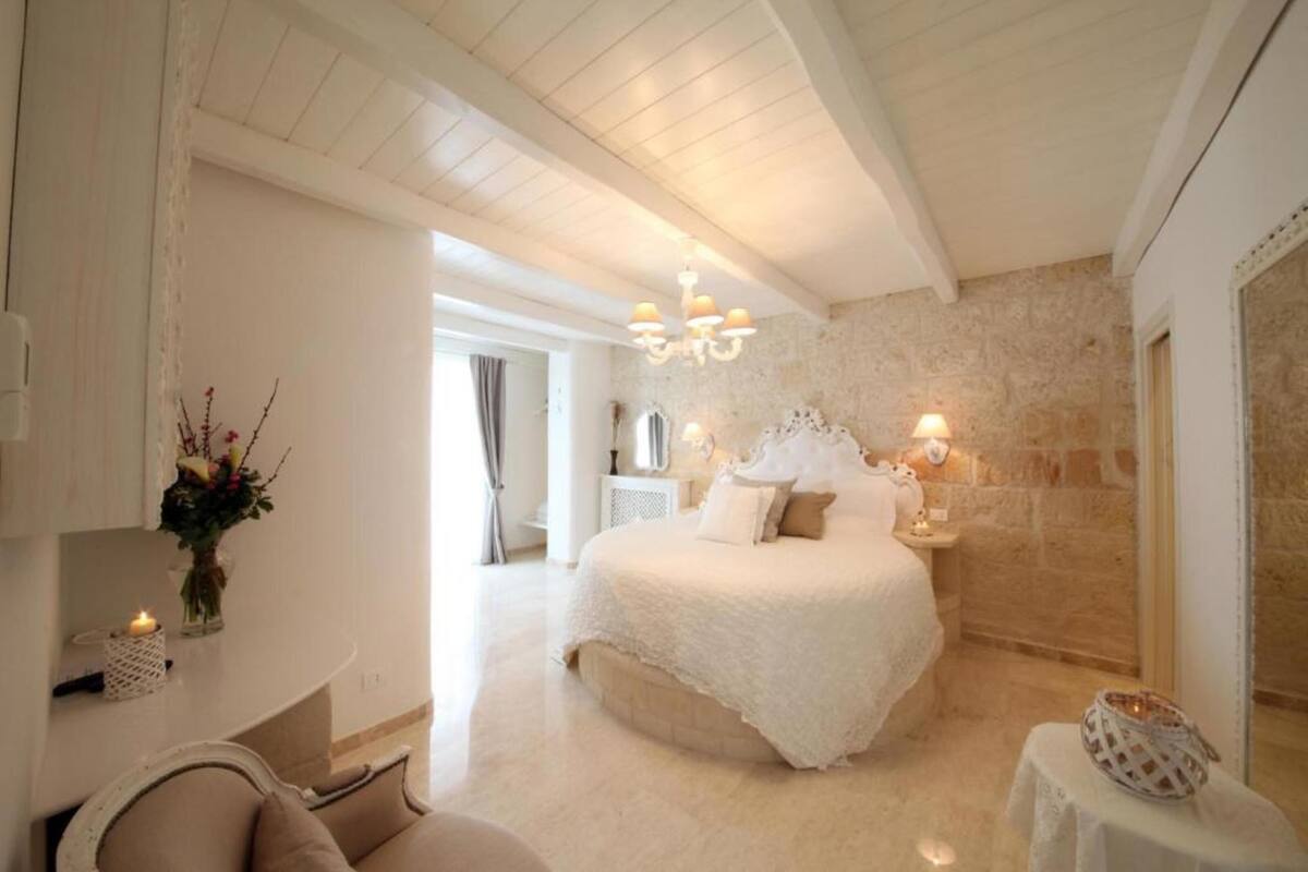 Panorama suite, balkon, uitzicht op zee | Luxe beddengoed, donsdekens, bedden met traagschuimmatrassen