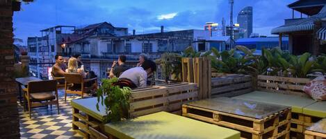 Daily continental breakfast (USD 2.50 per person)