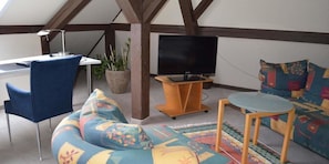 Family Room | Living area | Flat-screen TV
