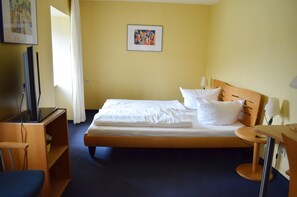 A hotel room with a bed, a desk, a chair, a television, and a picture on the wall. - Hotel Alte Post (Laufenburg)