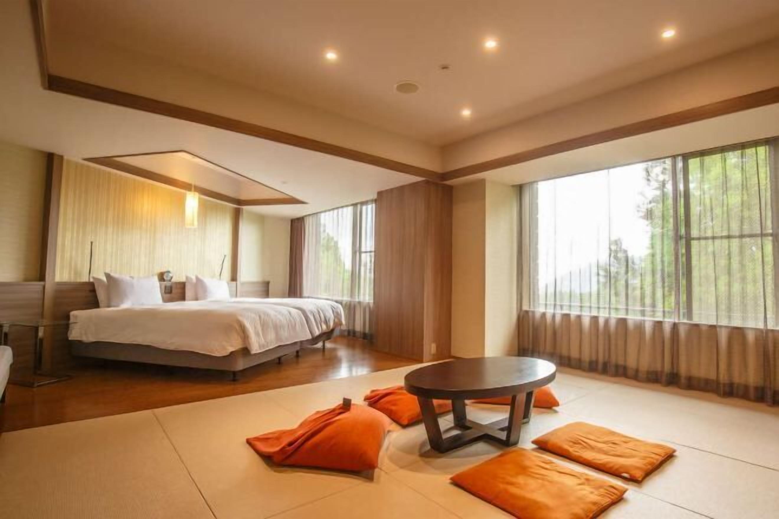 Caja de seguridad en la habitación y escritorio 