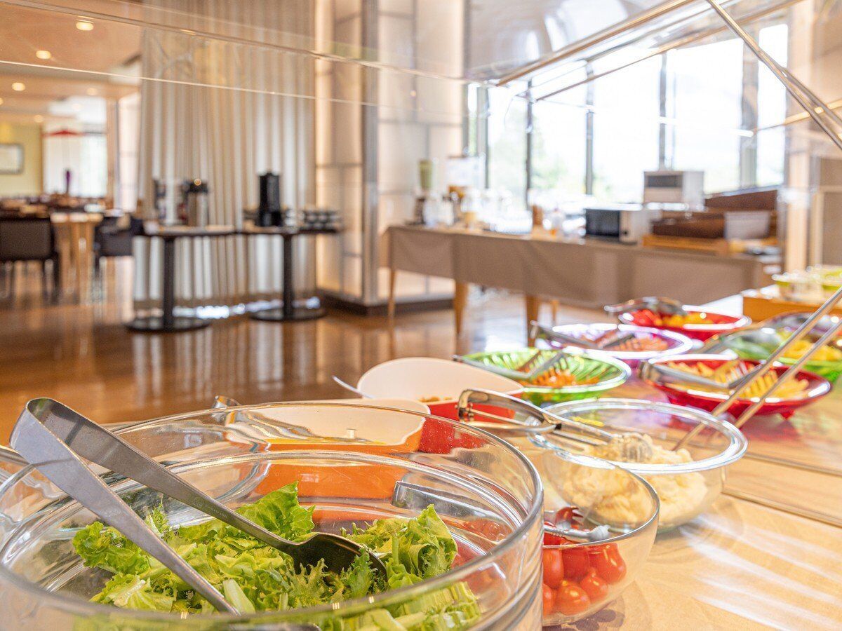 daily buffet breakfast (jpy 4180 per person)