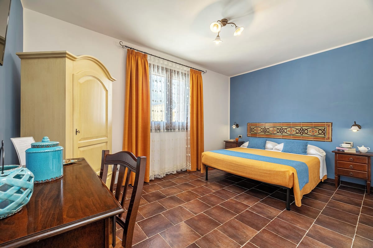 Dubbelrum | Sängtillbehör av högsta kvalitet, memory foam-madrasser och minibar