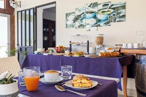 Desayuno buffet incluido todos los días 