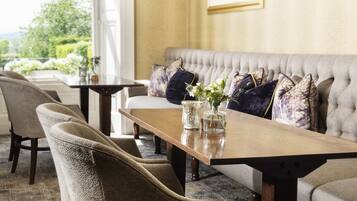 Con servicio de desayunos y cenas