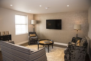 Luxury Apartment, 2 Bedrooms | Living area