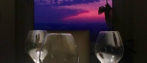 Lunch and dinner served, Italian cuisine