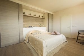 Luxury Villa, 4 Bedrooms, Private Pool, Valley View | 1 bedroom, in-room safe, blackout drapes, iron/ironing board - Fonte al Vento (Cortona)
