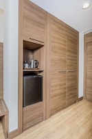 Quarto casal ou duplo superior | Roupas de cama premium, frigobar, cofres nos quartos, escrivaninha
