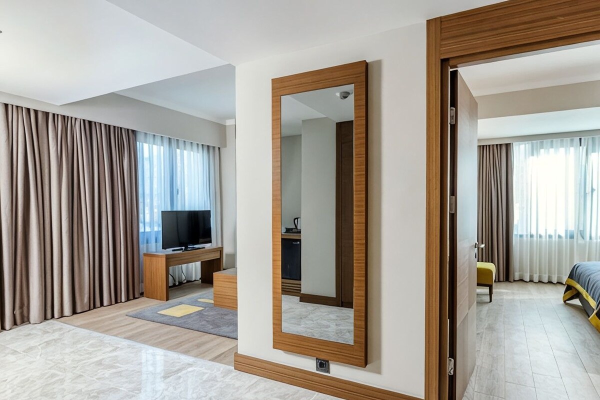 Premium bedding, minibar, in-room safe, desk