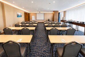 A conference room with multiple tables and chairs, a whiteboard, and a projector screen. - Nearport Hotel Sabiha Gokcen Airport (Istanbul)
