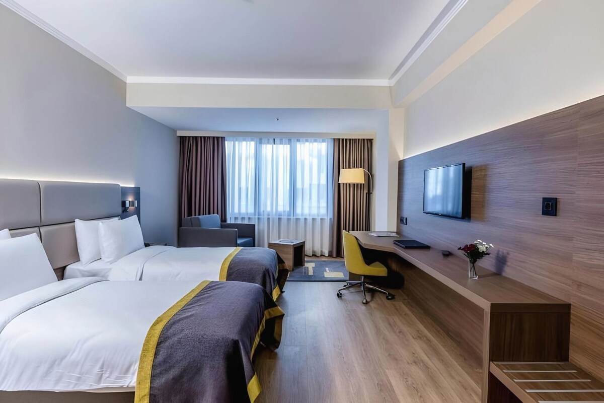 Premium bedding, minibar, in-room safe, desk