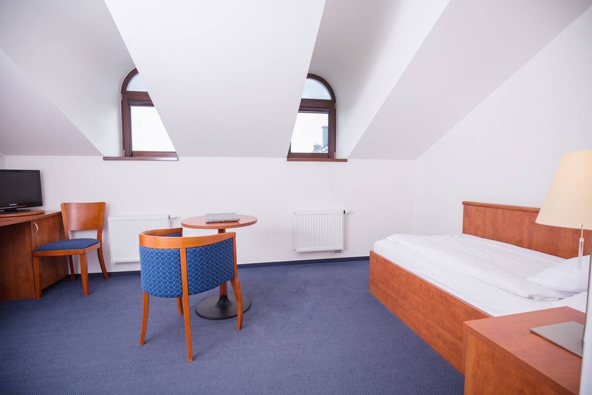 Standard Single Room | Minibar, in-room safe, desk, blackout curtains