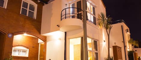 Tempat letak kenderaan sendiri percuma