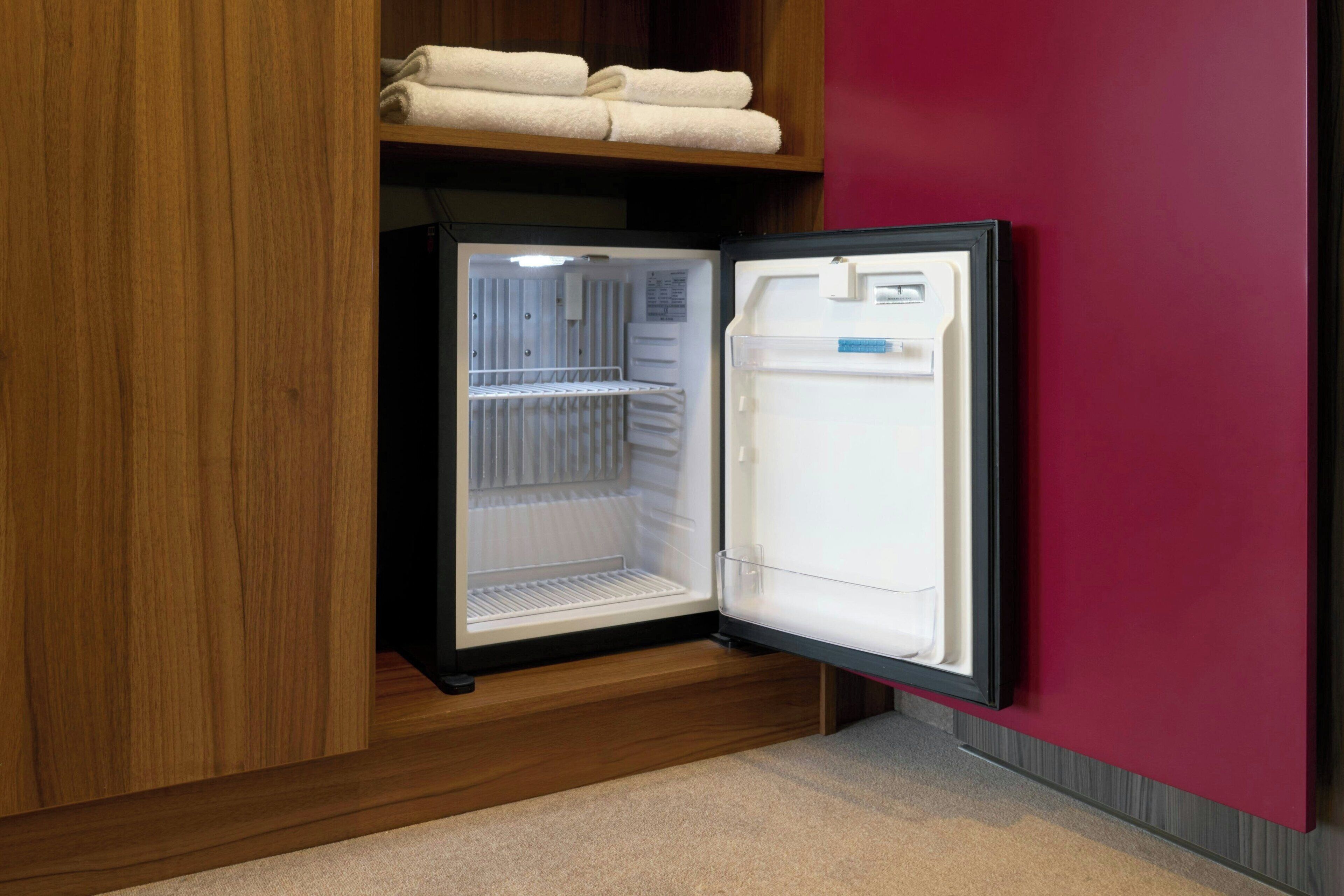 in-room safe, desk, laptop workspace, blackout curtains