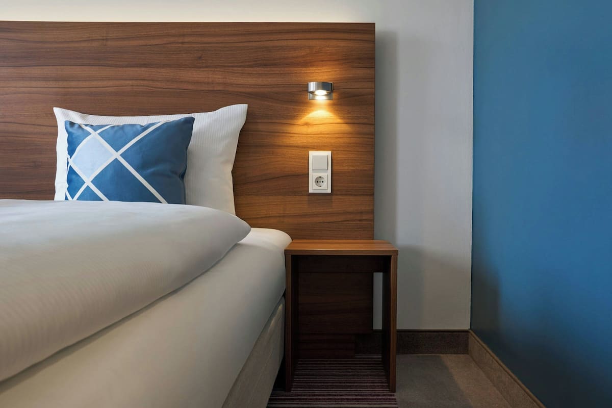 in-room safe, desk, laptop workspace, blackout curtains