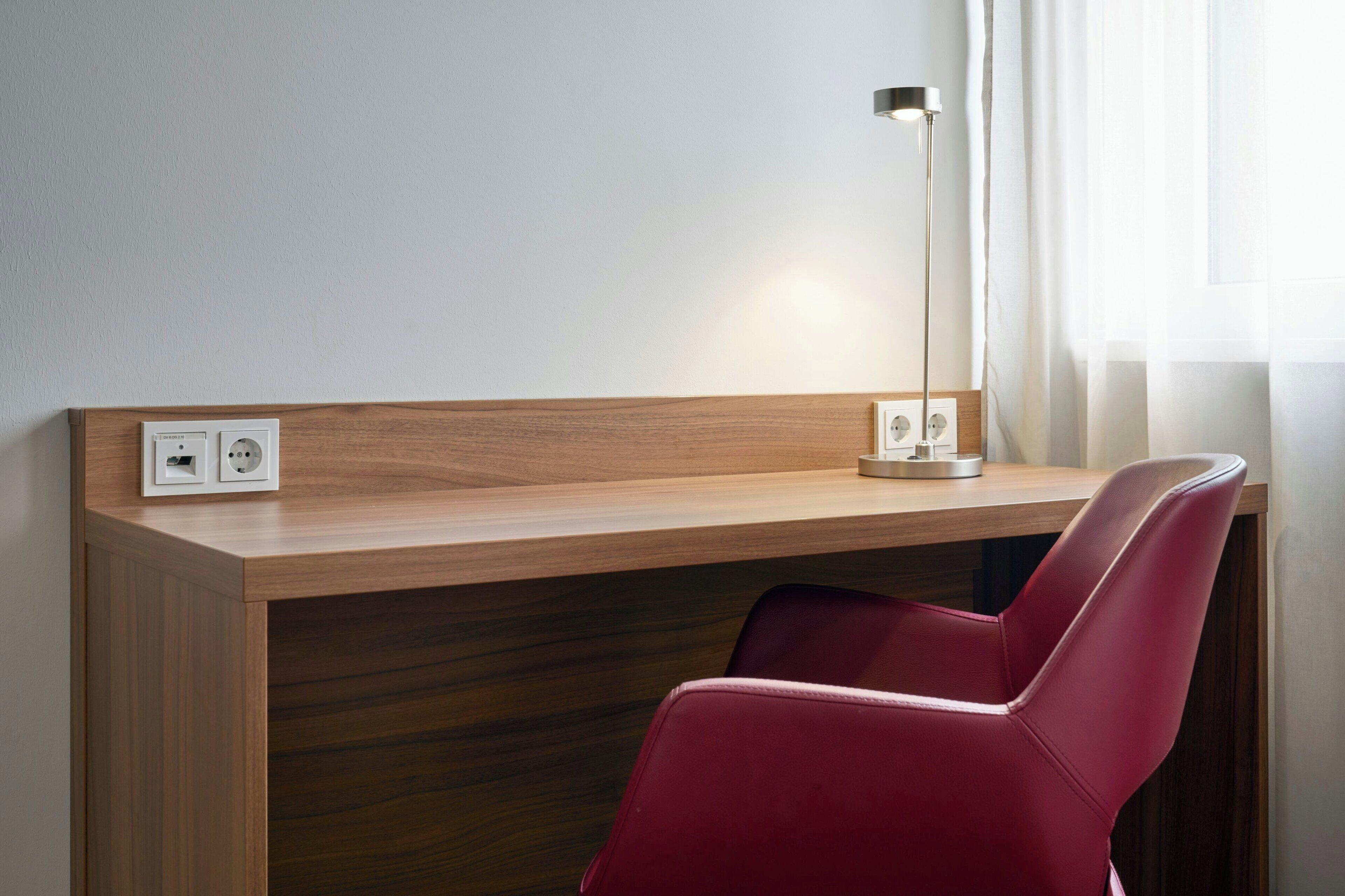 in-room safe, desk, laptop workspace, blackout curtains