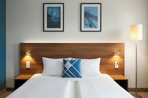 Standard Room, 1 King Bed, City View