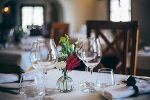 Se sirven almuerzos, cenas y cocina mediterránea 