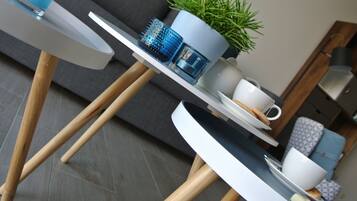 Televisi layar datar 40-inci dengan saluran TV premium dan TV