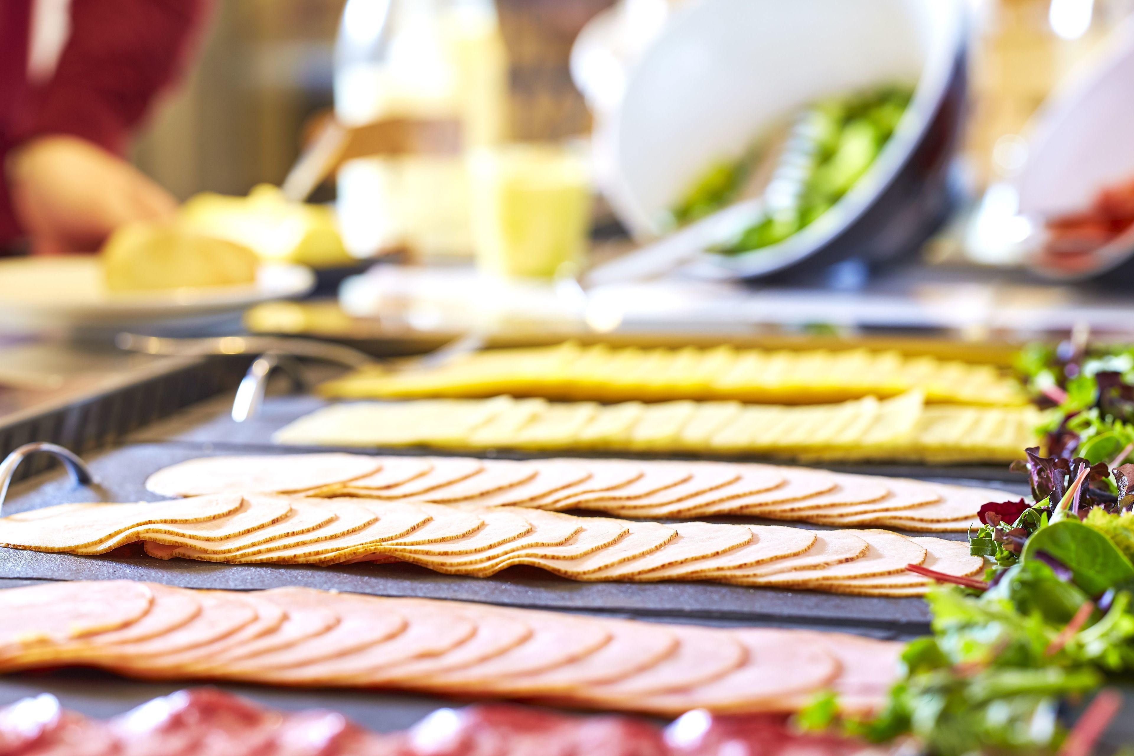 Bữa sáng buffet hàng ngày (9.95 EUR/mỗi người) 