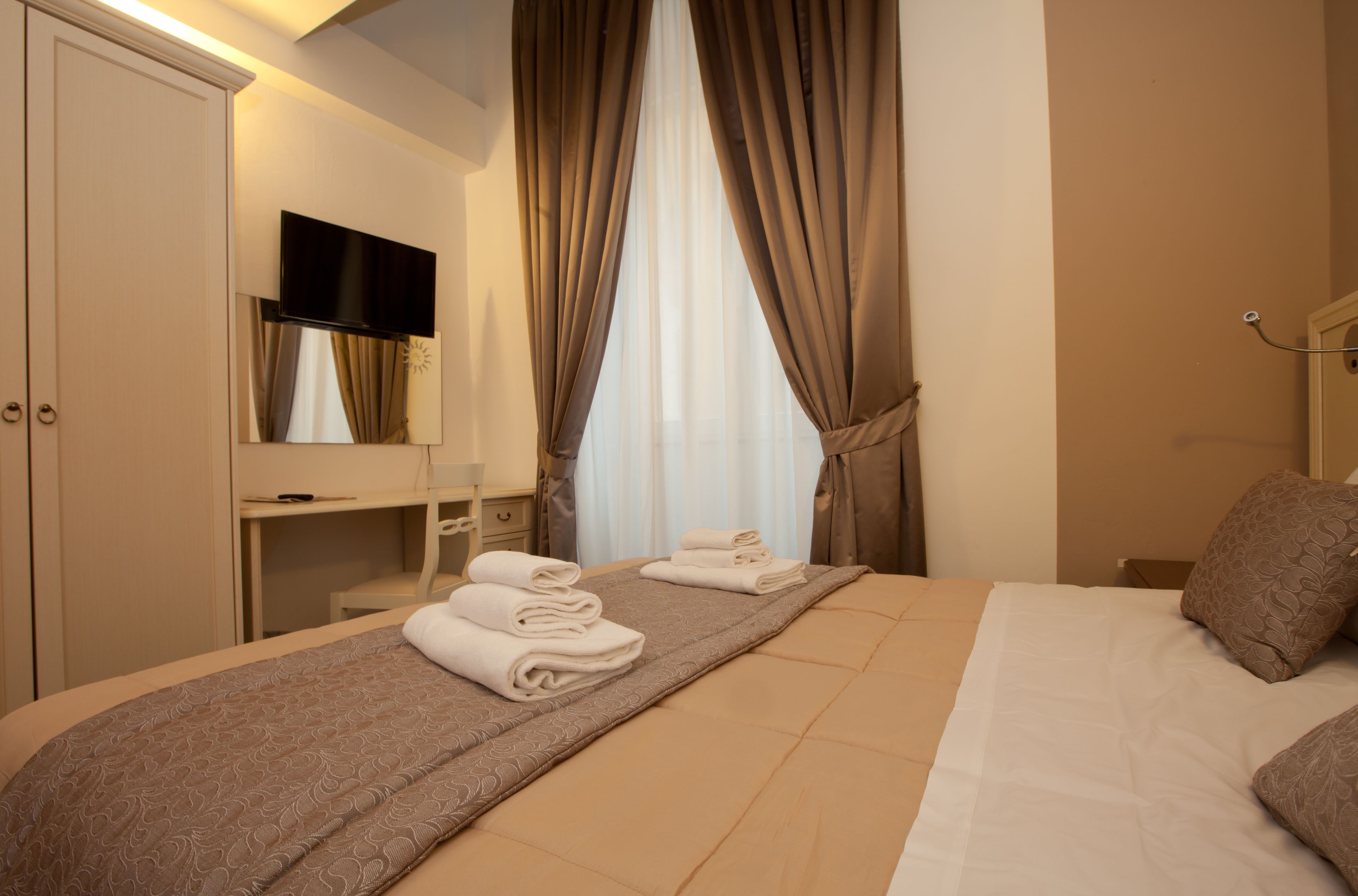 Deluxe Double or Twin Room, 1 Bedroom | Premium bedding, minibar, in-room safe, desk